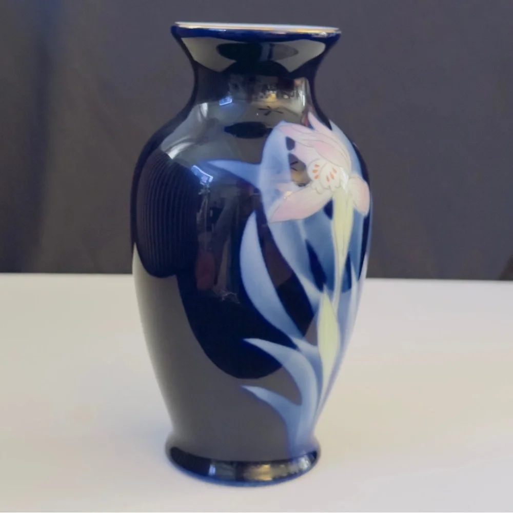 Porcelain Vase Cobalt Blue Light Blue Leaves Pink Iris Flowers 6